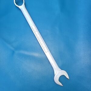 CRAFTSMAN -V- 44707 1-1/8" 12PT COMBINATION WRENCH.